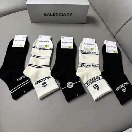 特 Balenciaga 巴黎世家Bl新品女款中筒袜子 一盒五双 纯棉材质织造，上脚柔软舒适，大牌出街，潮人必备超好搭 - 点击图像关闭