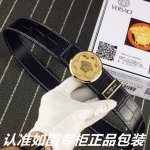 品名：范思哲.Ver Sace鳄鱼纹 型号：认准如图专柜包装，赠送打孔器 材料：百分百头层牛皮，保证真皮。美人头钢扣，镶钻工艺鳄鱼纹路专柜同等质量， 送人自用首
