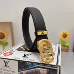 品名：Lv..路易..威登自动带 材质：原单牛皮腰带 百分百头层牛皮腰带保证真皮，24K纯钢扣，专柜原单品质、做工精细，时尚大牌，送人自用首选 包装： 请认准如