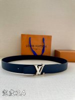 Lv Heritage 双面腰带3.4宽 选取粒面皮革和纳帕皮革 新款3层lv 搭扣。微弧形边缘和摩登形状末端见证细致匠心，为考究人士带来赠礼佳选