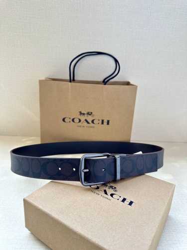 3.7Cm 宽 Coach 这款双面腰带采用运动小牛皮制作，配有经典标志带扣，一款产品，两种外观。其合身度可个性定制，可用剪刀进行剪裁。 Saz D45 Smm