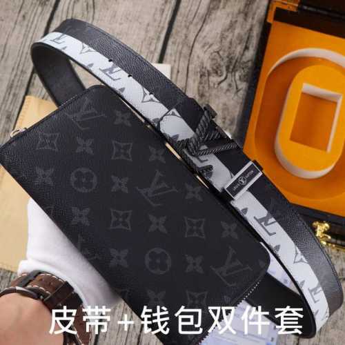 品牌：Lv.易路威登双件套 型号：木盒装，皮带+钱包，两件套 等级：意大利进口百分百头层牛皮，Lv.易路威登，世界著名奢侈品品牌，经典格子系列，黑格咖啡格老花，