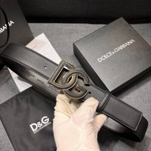 Dg，宽4.0Cm Dolce&Gabbana 全新荔枝纹腰带,简约配饰,点缀个性化 Dg 徽标搭扣。Dg 徽标