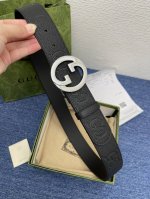 品牌 古驰 Gucci 特 描述 采用高级gucci Signature真皮精制而成，触感厚实，饰以双g商标带扣。腰带为意大利尺寸，请在购买前参阅腰带尺寸指南.