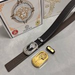 品名：Versace.范思哲 材质：原单牛皮腰带 百分百头层牛皮腰带保证真皮，24K纯钢扣，专柜原单品质、做工精细，时尚大牌，送人自用首选 包装： 请认准如图专