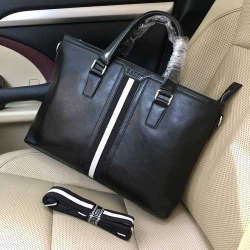 品牌名称 ：巴利新款 产品规格 ：41- 21-8 产品材质 ：原版头层牛皮+专用里布 产品详情 ：黑色 顶级做工 产品型号 ：13622-3