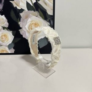 特 配专柜包装 Loewe 罗意威 最新发箍 小仙女快入手 特殊材质 不嘞头 可盐可甜～