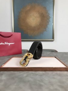 配全套包装盒 Salvatore Ferragamo菲拉格慕 意大利 男士腰带3.5Cm头层牛皮 配有钯金属Gancio扣饰，是打造现代精致造型的理想之选。该皮