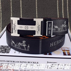 品名：爱玛仕.Her..Mes原单 型号：认准如图专柜包装，赠送打孔器 材料：百分百头层牛皮皮带，24K纯钢扣中间带Logo字母保证真皮。双面可用。专柜同等质量