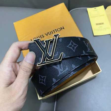 L0Uis Vuitt0N 專櫃最新升級版本 寬度40毫米 精湛工藝定制帆布面料襯托進口水波紋小牛皮底 搭配精鋼字母搭扣 雙面用 經典百搭款！ - 点击图像关闭