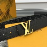 驴牌男士新款腰帶 寬度4Cm 訂製帆布面料飾有全新的圖案效果 颜色纯正 衬托進口小牛皮配色底 搭配精緻的字母搭扣 手感极佳 搭配專櫃最新原版禮品盒