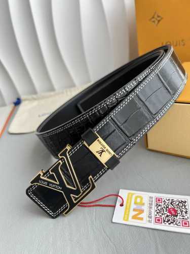 品名： Lv..路易..威登腰带皮带原单 型号：挂扣，经典纯钢材质字母挂扣，头层牛皮，图片实物拍摄 材料：头层牛皮，挂扣系列，纯钢材质扣头，钯镀电镀工艺永不掉色