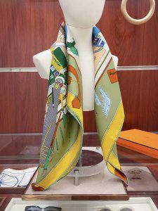 18姆米 双面同色 H**S真丝新款买了都说好看推荐 手提行李90 真丝方巾，顶级工艺超值专柜爆款立体呈现图案纹路实物档次极高特殊工艺高端研发惊艳问世特殊尖端工