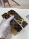 Lv：男士腰带 原单面料,內衬头层牛皮磨砂底，搭配原单扣.带扣和牛仔装相得益彰，彰显一派休闲气息.专柜宽度4.0 配全套包装礼盒