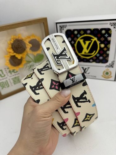 品名：Lv..路易..威登原单 材质：原单牛皮腰带 百分百头层牛皮腰带保证真皮，24K纯钢扣，专柜原单品质、做工精细，时尚大牌，送人自用首选 包装： 请认准如图