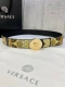 宽度4.0Cm Versace 范思哲 此款Palazzo腰带采用牛皮革面料制作，并饰有Le Po Classique图案印花和标志性的美杜莎五金真空电镀配件