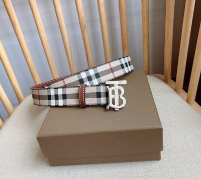 特 Burberry巴宝莉专柜同步上新意大利制腰带 精美装饰Burberry格纹图案 搭配呈现TB专属标识造型的饰牌搭扣 宽:3.0cm 精致优雅