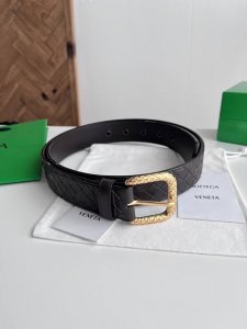 Bv 2025最新款男士编织腰带 纯手工Intreccio小格子编织 双面意大利小牛皮搭配编织纹理设计金色针扣 金属圈皮带孔 皮带宽度35Mm 颜色: 咖啡色