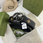 古奇，宽3.8Cm。最新原单意大利进口，Gucci复古标识出自80年代印花，搭配织纹背景，浮雕装饰金属搭扣，条条精美无瑕疵，原厂复刻，做工精细，搭配最新专柜方形