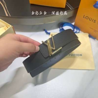 特 寬度：40Mm Lv Ide Truck L Oeii雙面腰帶 驢家 海外原單代特供 面為進口小牛皮荔枝紋襯托原廠配色柔軟小牛皮底 搭配最新鋼五金搭扣 手感