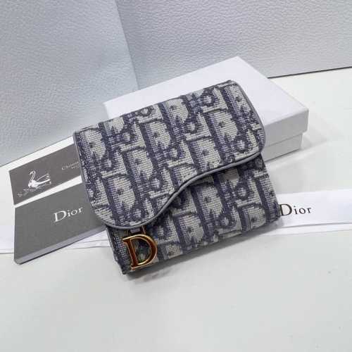 Dior 2381颜色 黑 灰 枣红尺寸：11*10*2 专柜秋冬新款火爆登场！采用头层牛皮，做工精致， 媲美专柜！多功能小卡包，超级实用