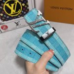 品名：Lv..路易..威登原单 材质：原单牛皮腰带 百分百头层牛皮腰带保证真皮，24K纯钢扣，专柜原单品质、做工精细，时尚大牌，送人自用首选 包装： 请认准如图