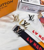 皮带：Lv..路易..威登顶级复刻. 腰带：原单品质百分百头层牛皮，保证真皮。双层双色渐变边框镶嵌水晶玉石设计.真空电镀.永不掉色.24K纯钢扣手绘涂鸦
