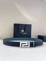 宽度3.5Cm Versace 范思哲两面手掌纹此款柔软的皮带饰有一个几何形状的希腊回纹别扣，既时尚又优雅