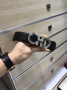 配送专柜包装 打孔针 特 新款 F宽35Mm 标志造型皮带，圆柱8字S F铆钉扣，双面进口原版进口压花牛皮配而制成，镀金表面金属制品，品质保证，非市场通货