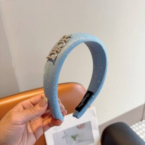 配包装 Dior 迪奥 新款满钻字母发箍,高品质头箍 让你的魅力绽放 清新淑女范让时尚更简单。