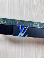 4.0当季新款，进口印清花，底皮小牛皮做工精细，搭配经典扣头，官网同步。