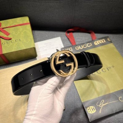 特 古奇 宽4.0Cm 新款 典藏细节与现代元素为gucci新推系列增添吸睛亮点。巧妙融入经典字母交织造型配件，以此致敬品牌创始人guccio Gucci先生。