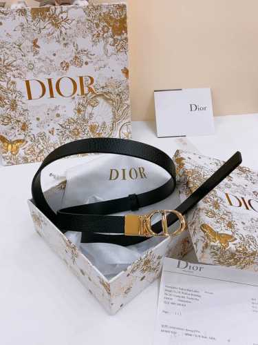 Dior Saddle Belt 旋转五金 双面可用马鞍腰带 粒面牛皮面与光滑牛皮底 手感柔软 精致 腰带2.0Cm