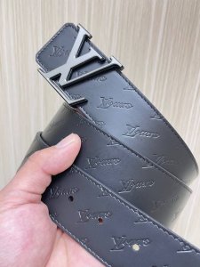 特 4.0当季新款 一面进口小牛皮 一面进口帆布印花 可双面用 搭配精品扣头 实物实拍