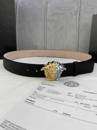 宽度4.0Cm Versace 范思哲 此款柔软的皮带饰有金、银双色3D美杜莎腰带扣，可搭配正装或休闲牛仔装。 - 点击图像关闭