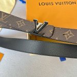 特 L0Uis Vuitt0N 今季新品 驴家女士原單腰帶 寬度30毫米 定制经典帆布面料搭配小荔枝纹小牛皮底 全新开模双层间色新款五金 可双面佩戴 多色可选。