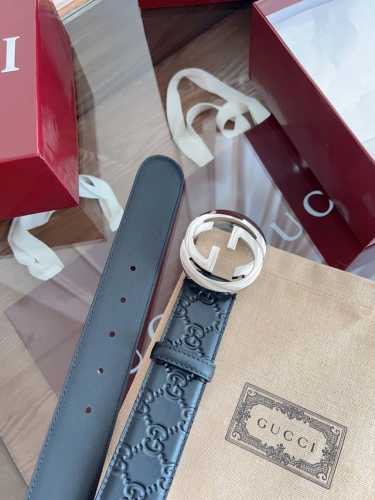 特 。Gucci 小牛皮经典压花 宽度4.0Cm 专柜新版Logo横标，原版进口南非皮底，精品双G铜扣 高端品质，不惧对比。