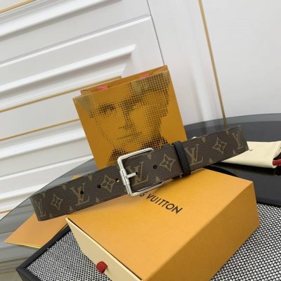 宽度 4.0Cm Citizen 双面腰带以 Monogram Eclipse 帆布和 Taurillon 皮革成就两式风尚，再以耀目针式搭扣和钩扣开合烘托俊朗