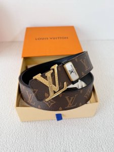 品名 Lv..路易..威登腰带皮带原单 型号 挂扣 经典纯钢材质挂扣 头层牛皮 图片实物拍摄 材料 头层牛皮 挂扣系列 纯钢材质扣头 钯镀电镀工艺永不掉色 原版