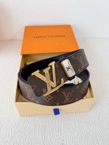 品名 Lv..路易..威登腰带皮带原单 型号 挂扣 经典纯钢材质挂扣 头层牛皮 图片实物拍摄 材料 头层牛皮 挂扣系列 纯钢材质扣头 钯镀电镀工艺永不掉色 原版