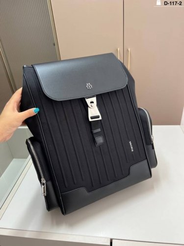 日默瓦Rimowa双肩包 全新來自意大利製造的尼龍質地舒適度和手感再度昇華性價比更高，適合追求低調而奢華的你D-117-2尺寸30×42