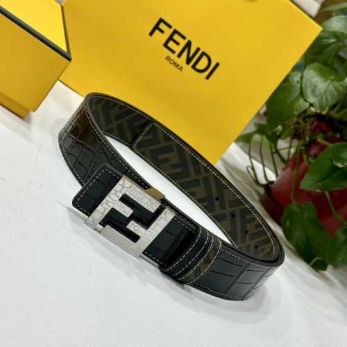 特 Fendi芬迪专柜同款 宽4.0Cm 双环正反用腰带 Ff按钉搭扣 黑色Cuoio Romano皮革材质 反面面料带有烟草黄和黑色Ff图案 四方金属饰面 时