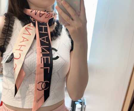 香奈儿Twilly小丝巾来了，Chanel 24K撞色160, 名副其实的小可爱， 人手4色闭眼收，我都不拦着 N久都没有见过这么好看的Twilly 真的是真香 - 点击图像关闭