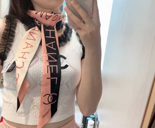 香奈儿Twilly小丝巾来了，Chanel 24K撞色160, 名副其实的小可爱， 人手4色闭眼收，我都不拦着 N久都没有见过这么好看的Twilly 真的是真香
