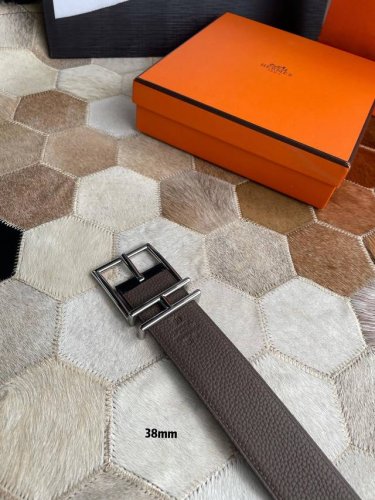 HermèS Hathan宽度:40毫米镀钯 镀金带扣双面腰带。65247