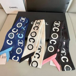 香奈儿 Twilly小丝巾来了，Chanel 名副其实的小可爱，人手三条闭眼收，我都不拦着 N久都没有见过这么好看的Twilly真的是真香本香了，凹造型必备神器
