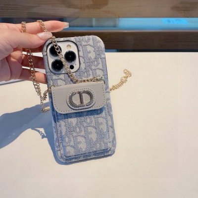 迪奥Dior卡包斜挎手机壳 搭配链条 立马变成时尚达人 Iphone16系列更新 型号：为了不出现报错型号，请打开本机查看手机设置显示的型号 Iphone16P