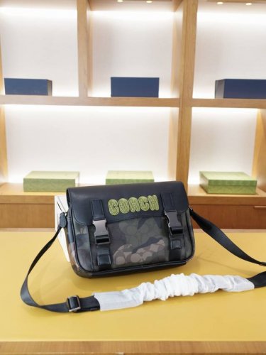 蔻驰 官网同步 高版本 斜挎单肩背包 永恒不过时的标志性产品 纯原单牛皮 顶级五金制作 非市面普通版本 今年Coach最爱的款式 全部实拍 实用性非常高 完全不