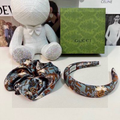 特 两件套 配专柜包装 Gucci 古驰 最新爆款来啦碎花两件套发箍发圈 优雅的Girl值得入手 非常好搭配 气质有品位 建议两个一齐佩戴 神奇的仙