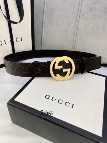 Gucci互扣式双G带 五金厚度6.0Cm扣腰带 采用热压印技术的Gucci Signature皮革精制而成 触感厚实 印花图案清晰分明
